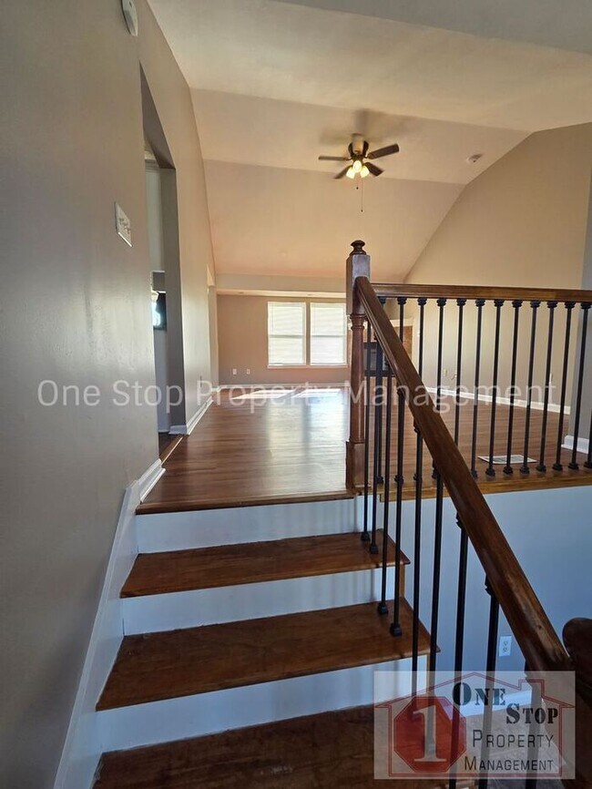 Foto del edificio - Spacious 3 bedroom/ 2.5 bath with a finished basement!!