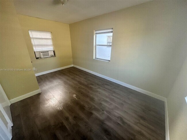 Foto del edificio - 817 NW 10th St