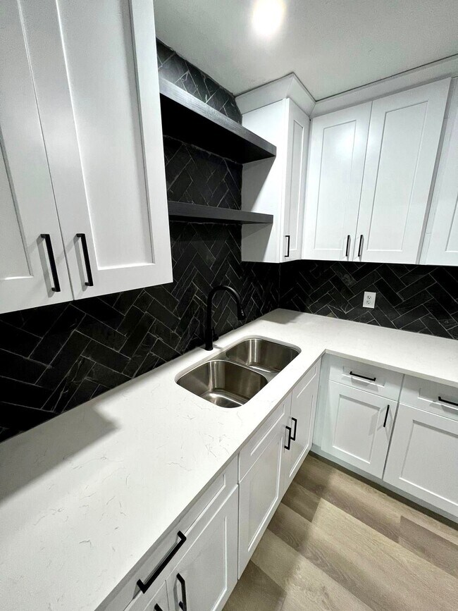 Foto del edificio - 2107 Garvey Dr