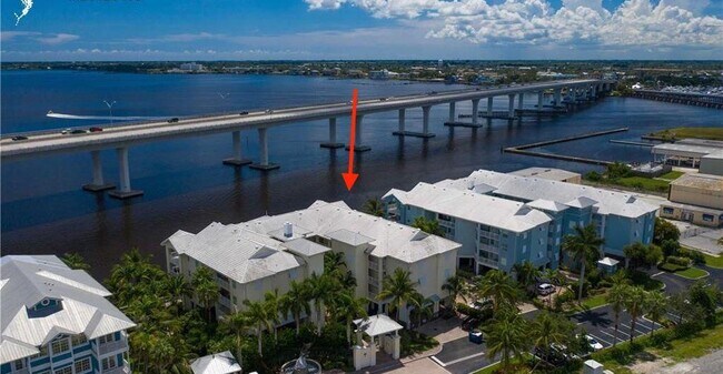 Building Photo - 275 NW Flagler Ave