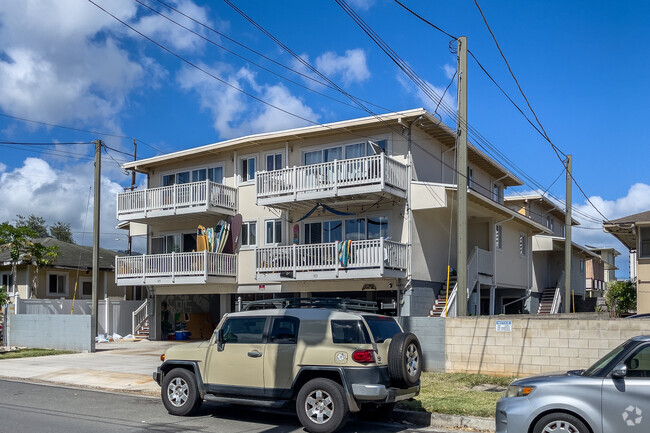Building Photo - 913 Pumehana St