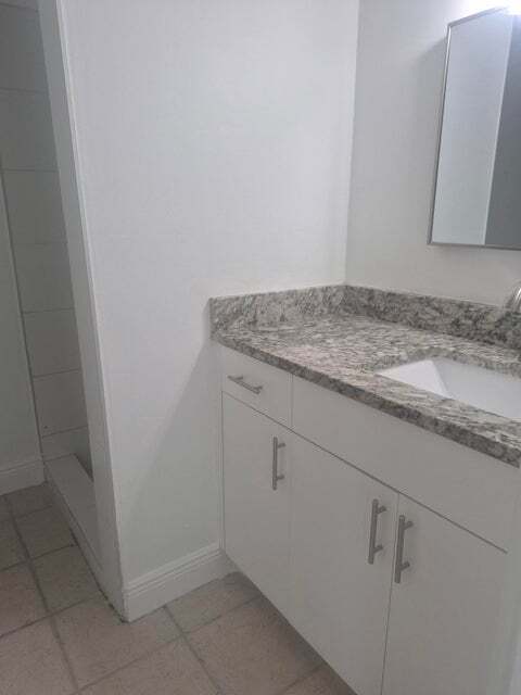 Foto del edificio - 428 Forest Hill Blvd