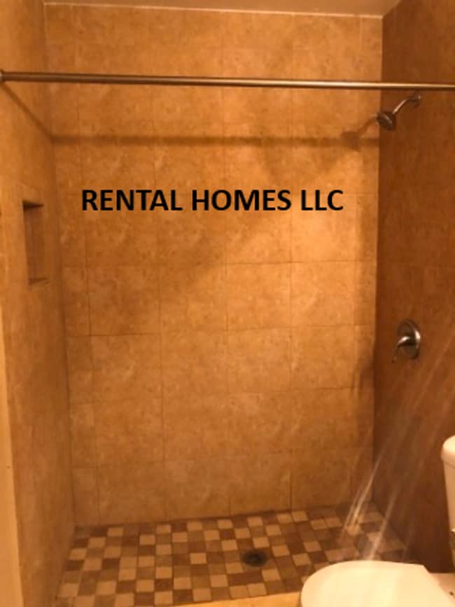 Building Photo - All Tile Throughout the Unit, One Story Pa...