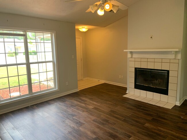 Building Photo - Charming 3 Bedroom available in Auburn!