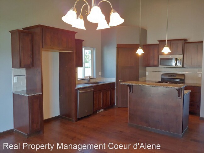 Building Photo - 3 br, 2 bath House - 1809 W Boyles Ave.