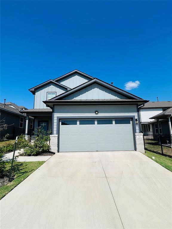 Foto principal - 121 Merrick Rd