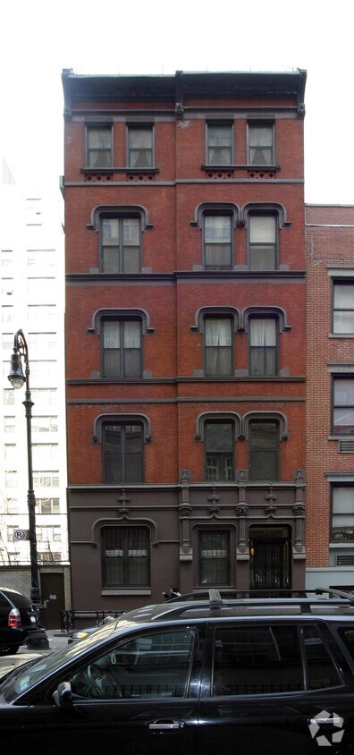 Primary Photo - 129 E 17th St