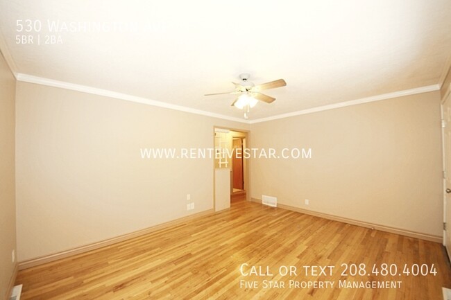 Foto del edificio - 5 Bedroom 2 Bathroom Home Available! Visit...