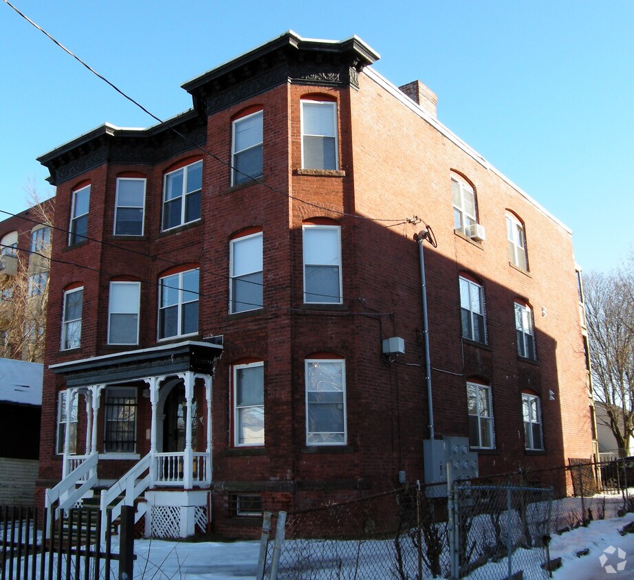 Building Photo - 15-17 Whitmore St