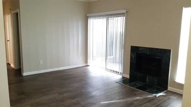 Foto del edificio - 6602 Harbor Town Dr
