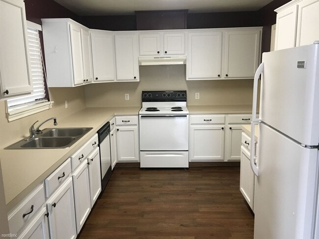 Building Photo - 3 br, 3 bath Duplex - 2312 Axis Ct 2314 Ax...