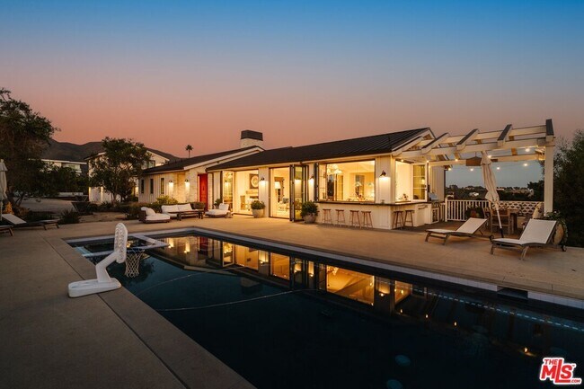 Foto del edificio - 5770 Busch Dr