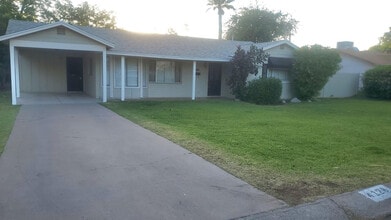 Building Photo - 4128 N 46th Pl