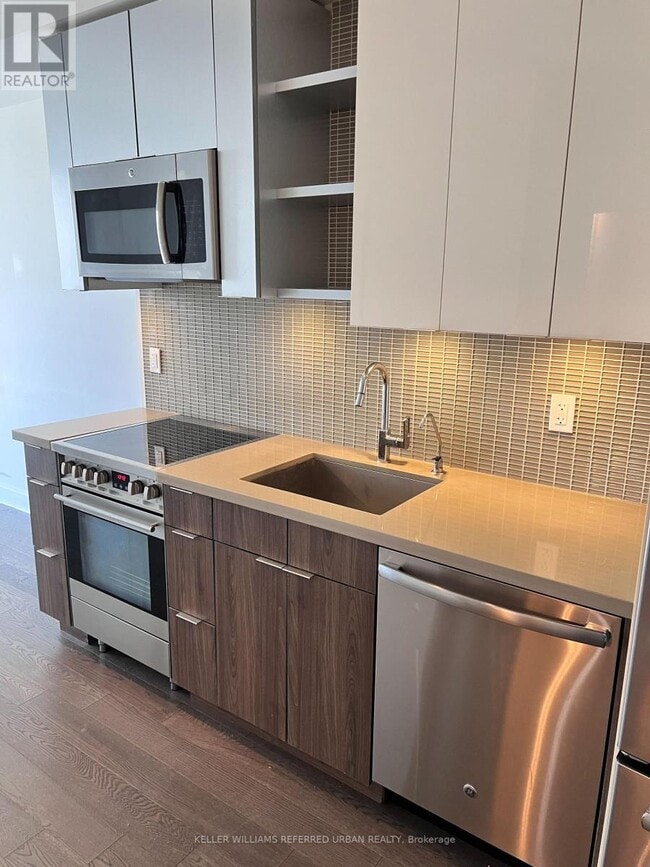 Building Photo - 33 Shore Breeze Dr