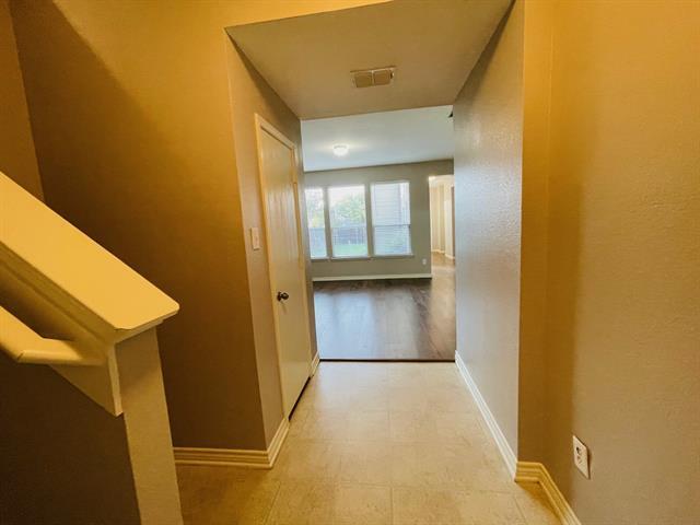 Foto del edificio - 7120 Wind Row Dr
