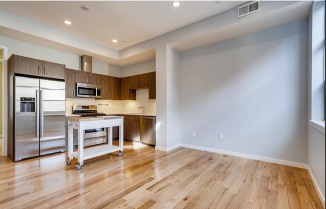 Building Photo - 2331 Glenarm Pl