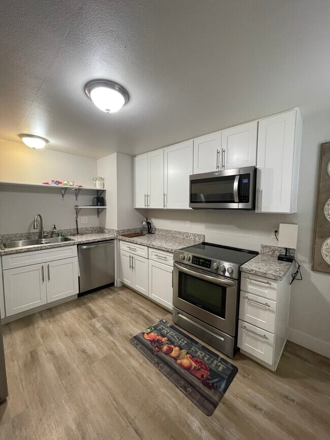 Building Photo - 1522 Taylor Ave N