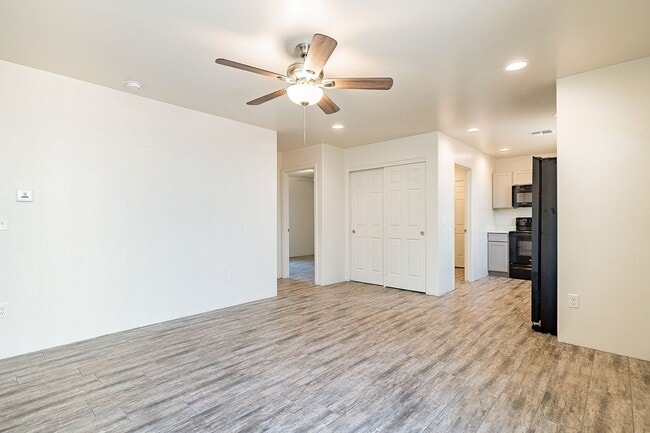 Building Photo - 615 S Santa Rita Ave