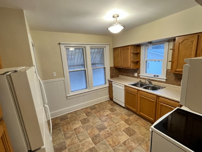 Building Photo - 27 15th St