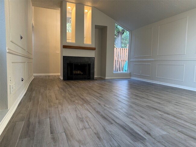 Foto del edificio - 12800 Briar Forest Dr