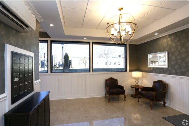 Building Photo - 6 N Doughty Ave