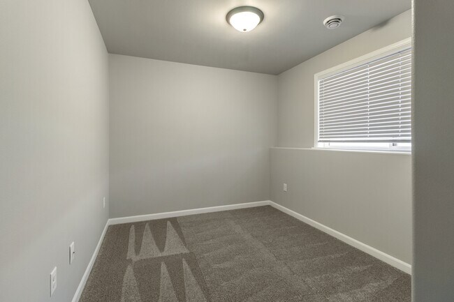 Building Photo - 773 United Dr