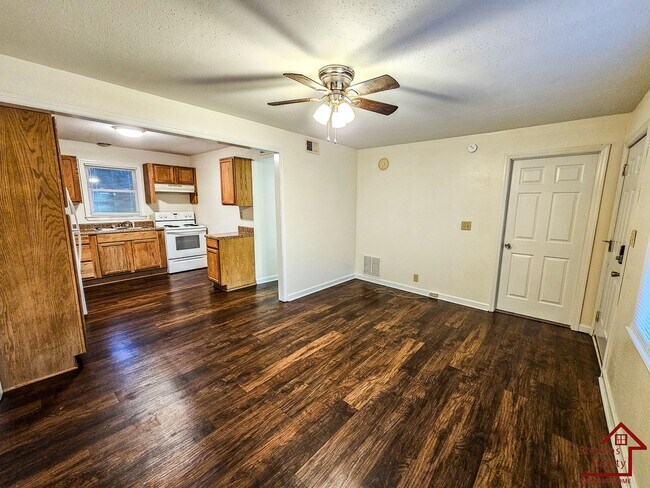 Building Photo - 500 Skyline Dr