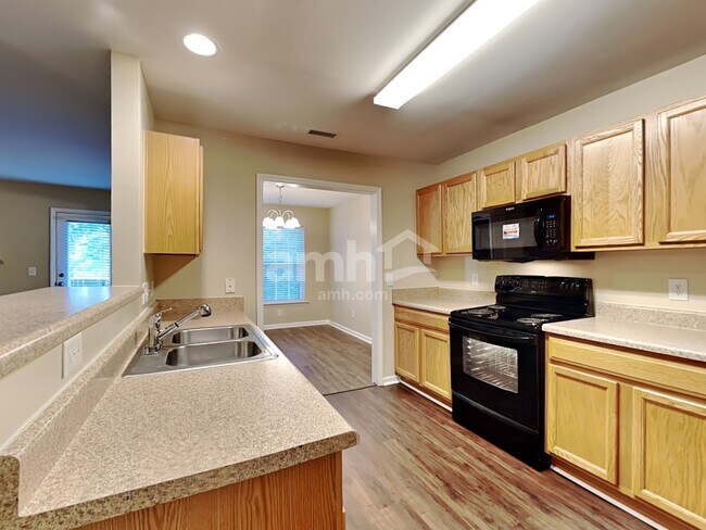 Foto del edificio - 1528 Pebble Ridge Dr