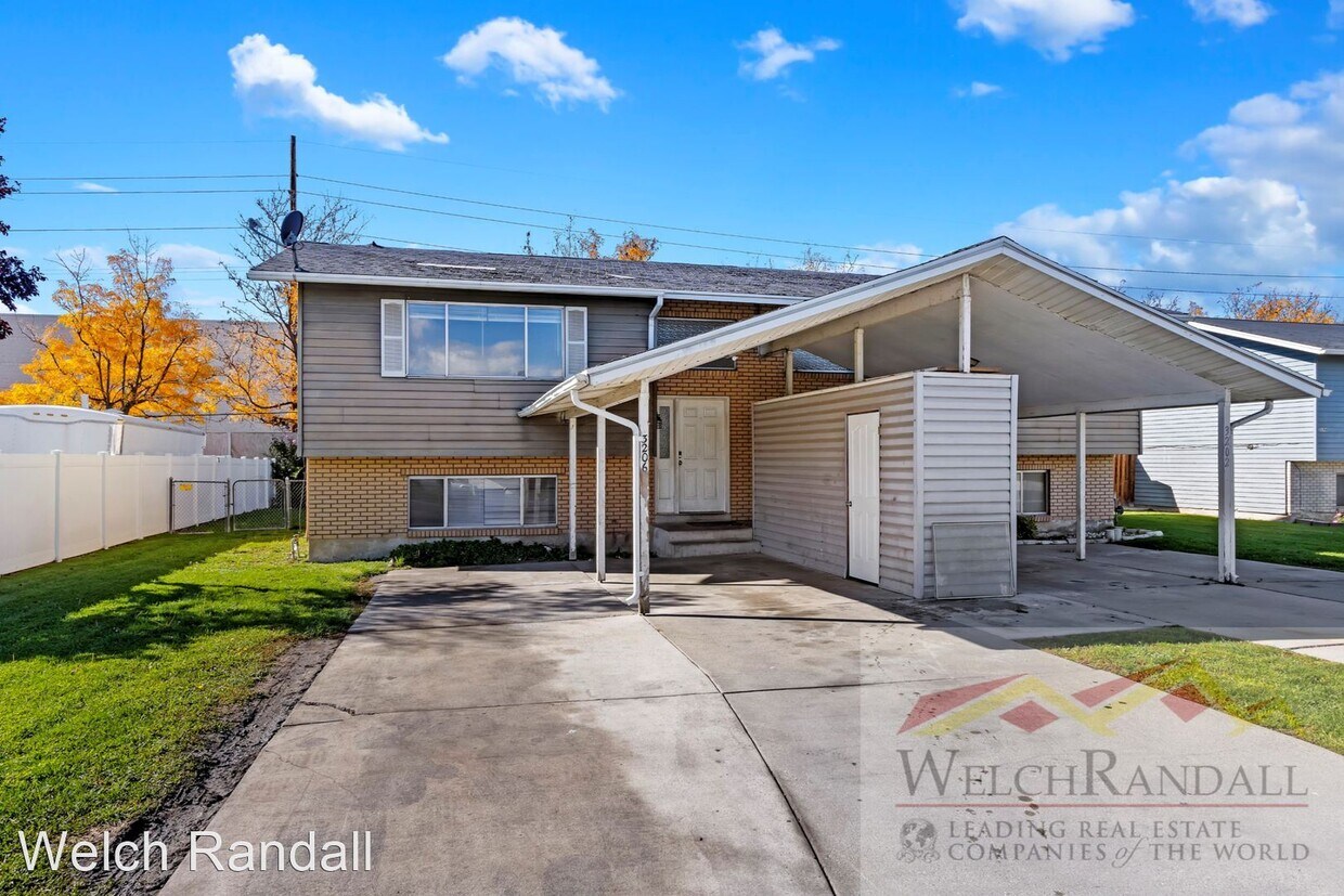 2 br, 1.5 bath House 3206 S 2040 W House Rental in West Valley City, UT