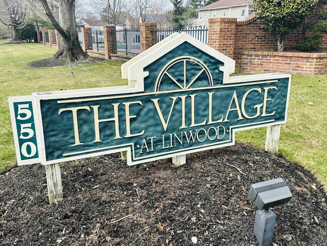 Building Photo - 550 Central Ave