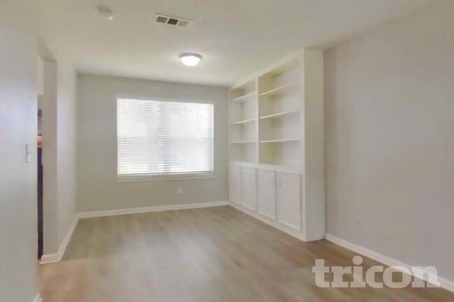 Building Photo - 2610 Townhall Ln