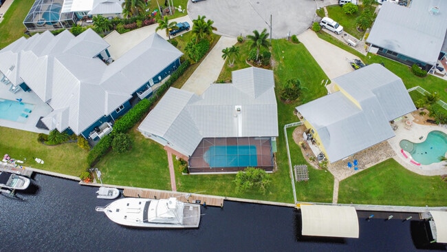 Building Photo - 1360 SW Albatross Way