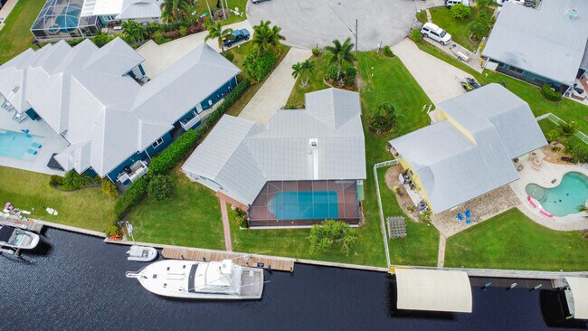 Foto del edificio - 1360 SW Albatross Way