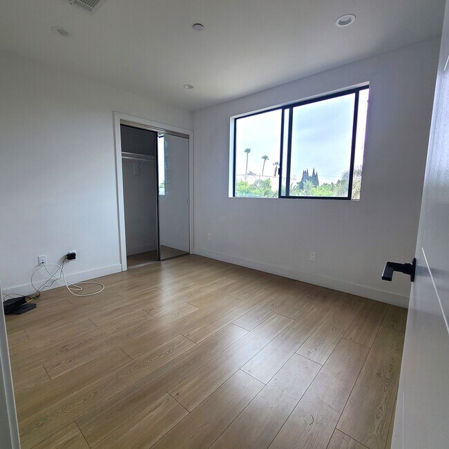 Foto del edificio - 4511 Saturn St