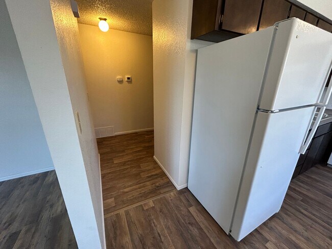 Building Photo - 1216-1218 E Sanson