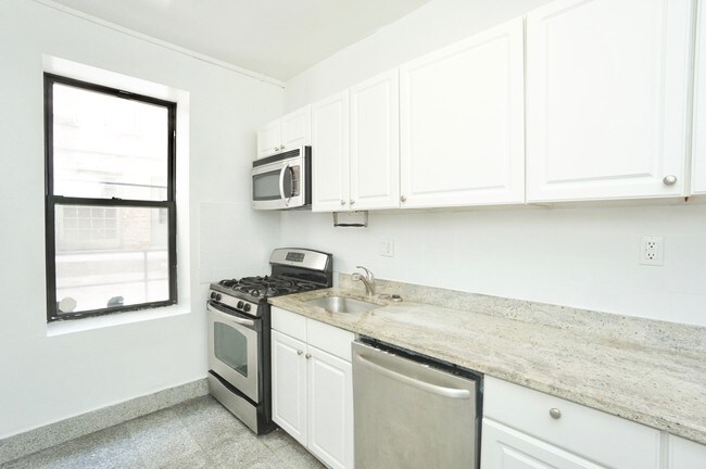 Building Photo - 974 St Nicholas Ave
