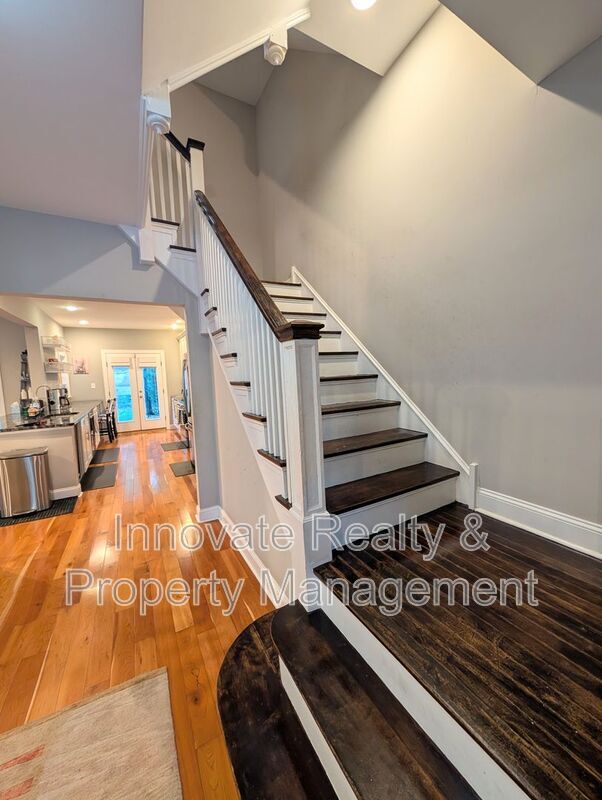 Building Photo - 6519 Lincoln Dr