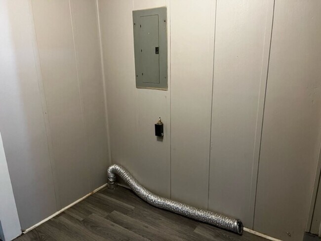 Foto del edificio - 3 BED 1 BATH TOWNHOME CLOSE TO CAMPUS