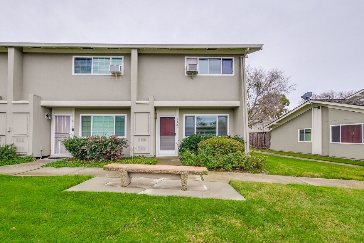 Primary Photo - $600 Off The First Month Rent!!! Excellent...