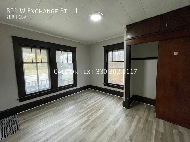 Building Photo - Two bedroom one bathroom 1st level apartme...