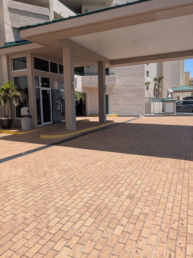 Foto del edificio - Ocean Front Fully Furnished
