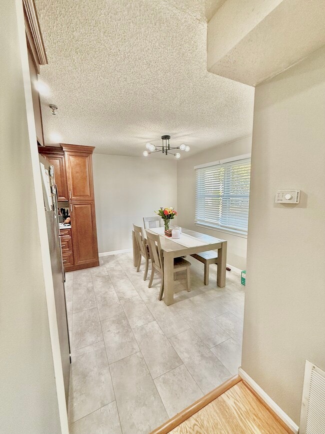 Building Photo - 94 Tennis Plaza Rd