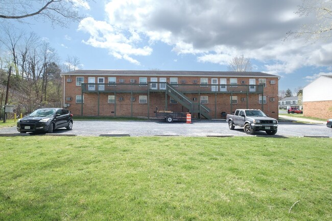 Building Photo - Apartment for Rent