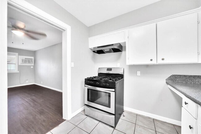 Building Photo - 5532 Eskridge St