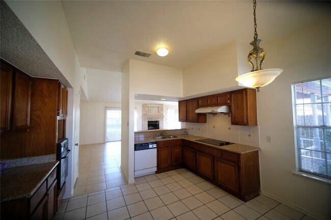 Foto del edificio - 12051 Spring Grove Dr
