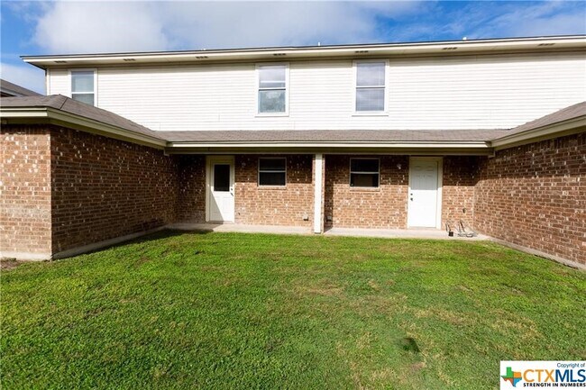 Building Photo - 3302 Hereford Ln