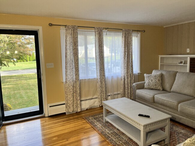 Sala de estar - 15 Rosemary Ln