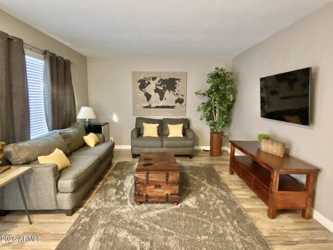 Building Photo - 2303 S Cottonwood Dr