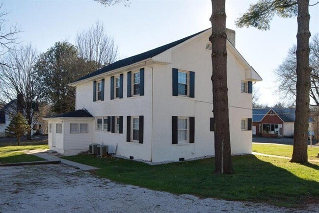 Building Photo - 4010 W Martin Mill Pike