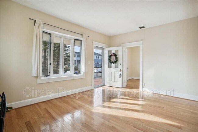 Foto del edificio - 3129 8th St N